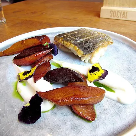 Semiramis' 2-bedroom Lux ソフィア