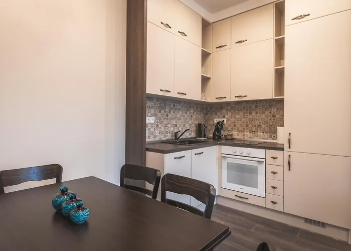 Semiramis' 2-bedroom Lux Апартаменты София