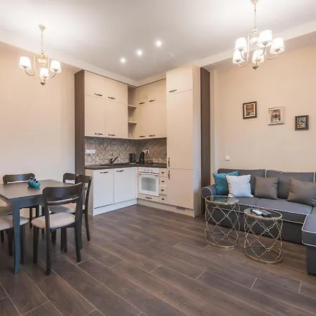 Semiramis' 2-bedroom Lux Apartman