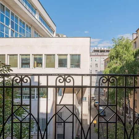 Semiramis' 2-bedroom Lux Apartman